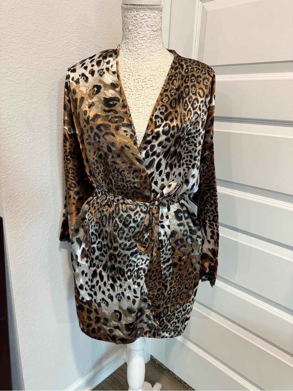 Vintage Inner Most Leopard Satin Robe Medium Lace Trim 80s 90s Lingerie